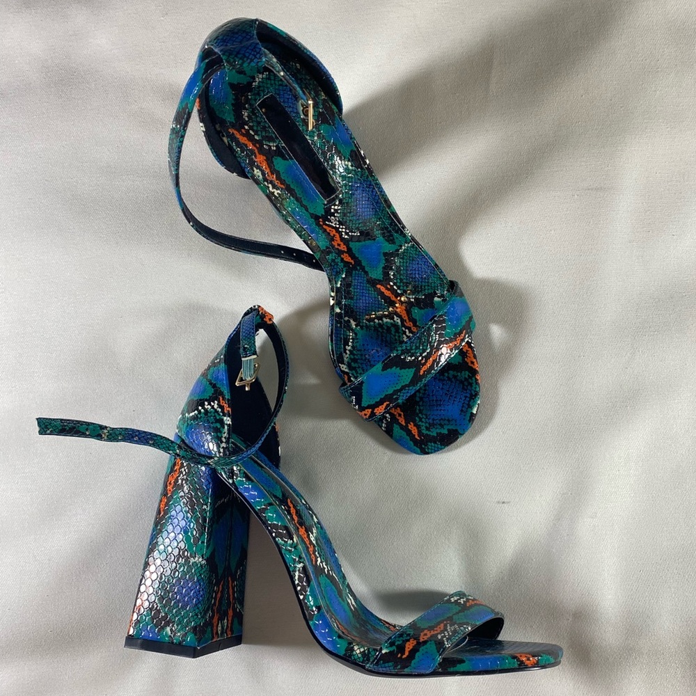 Snakeskin heels size 10